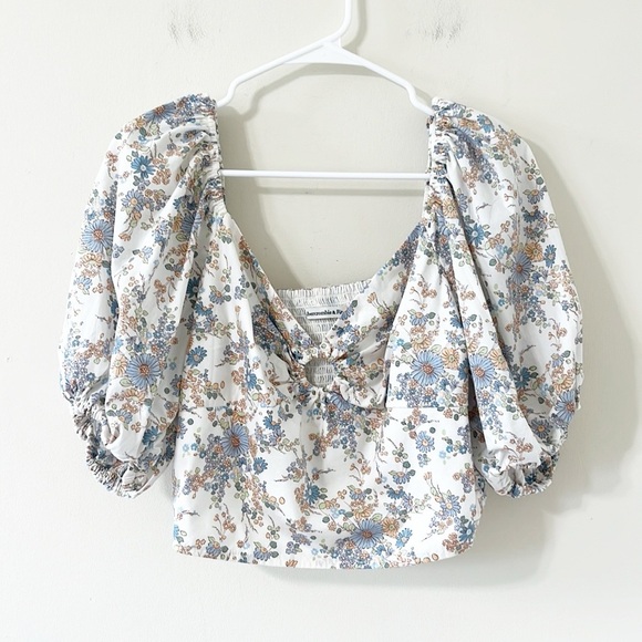 Abercrombie & Fitch Floral Puff Sleeve Poplin O-Ring Smocked Crop Top Size M - Picture 2 of 8